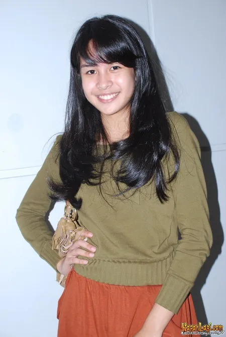 Foto Maudy Ayunda