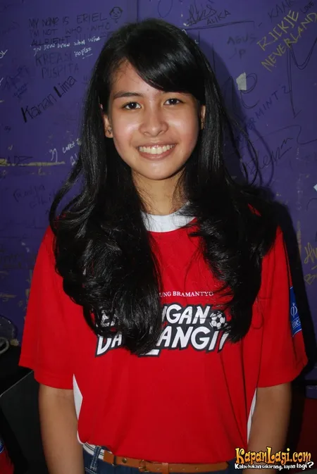 Foto Maudy Ayunda