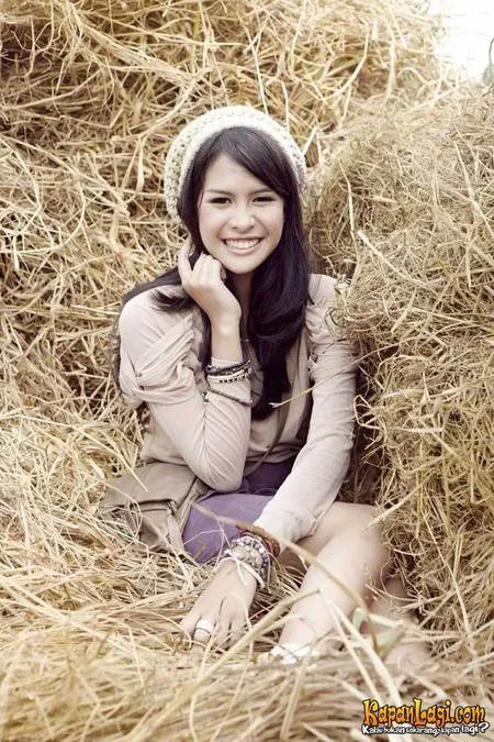 Foto Maudy Ayunda