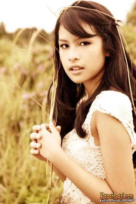 Foto Maudy Ayunda