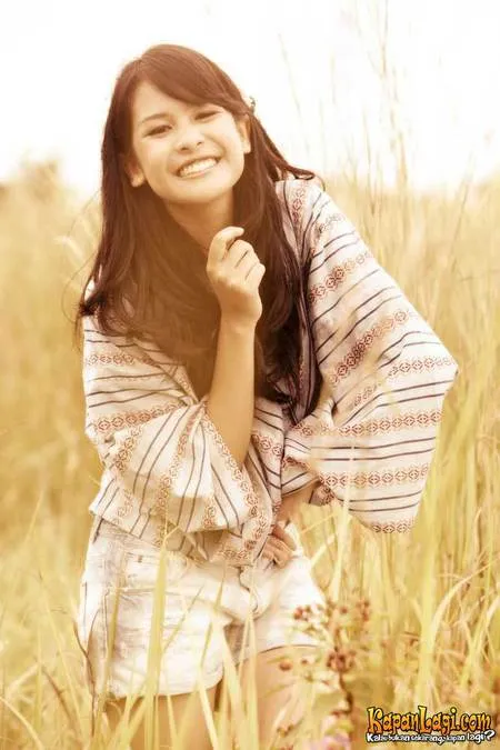 Foto Maudy Ayunda