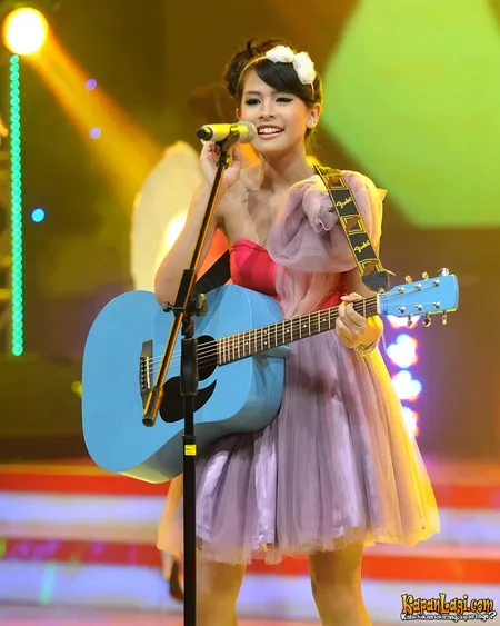 Foto Maudy Ayunda