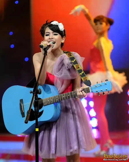 Foto Maudy Ayunda