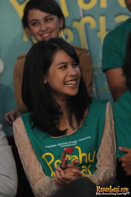 Foto Maudy Ayunda