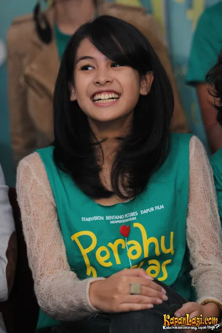 Foto Maudy Ayunda