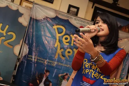 Foto Maudy Ayunda