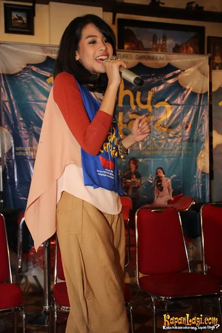 Foto Maudy Ayunda