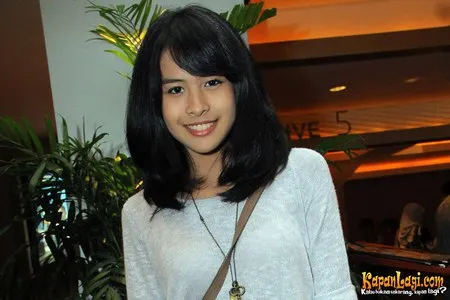 Foto Maudy Ayunda
