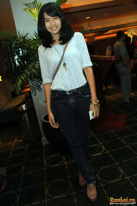 Foto Maudy Ayunda
