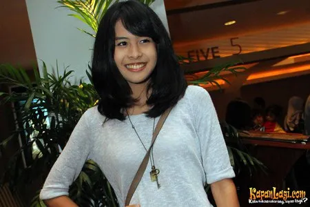 Foto Maudy Ayunda
