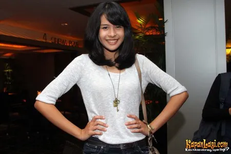 Foto Maudy Ayunda