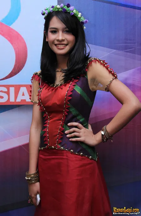 Foto Maudy Ayunda