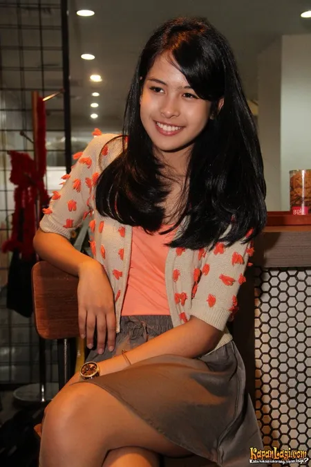 Foto Maudy Ayunda