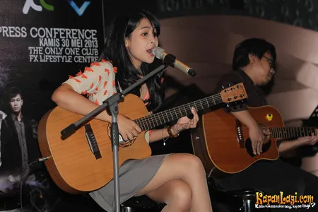 Foto Maudy Ayunda