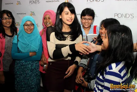 Foto Maudy Ayunda