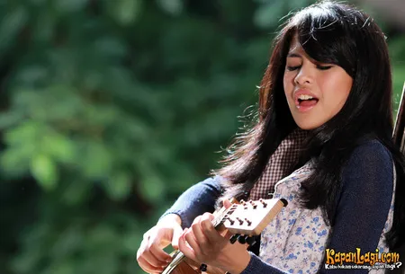 Foto Maudy Ayunda
