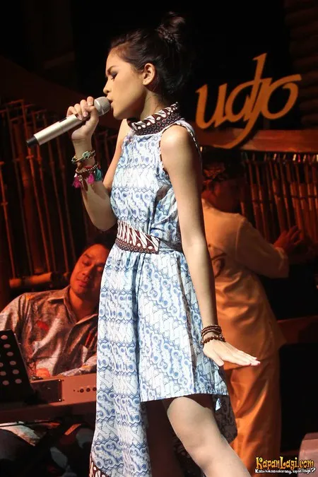 Foto Maudy Ayunda