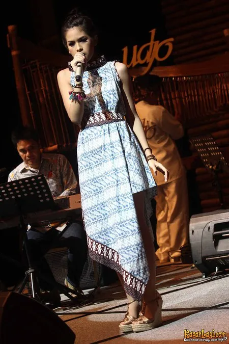 Foto Maudy Ayunda