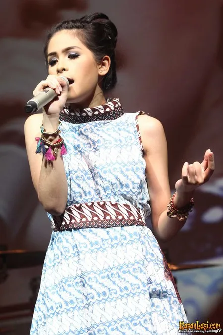 Foto Maudy Ayunda