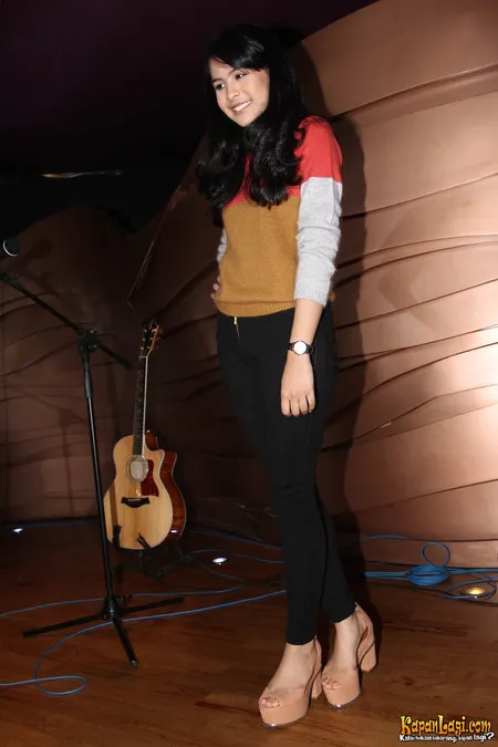 Foto Maudy Ayunda