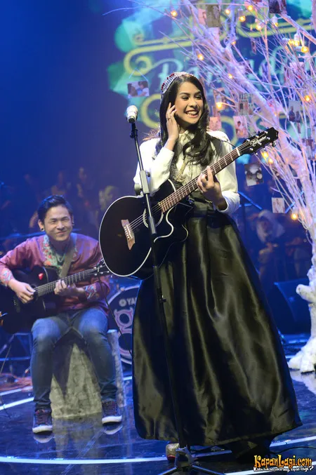 Foto Maudy Ayunda