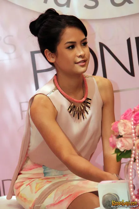 Foto Maudy Ayunda