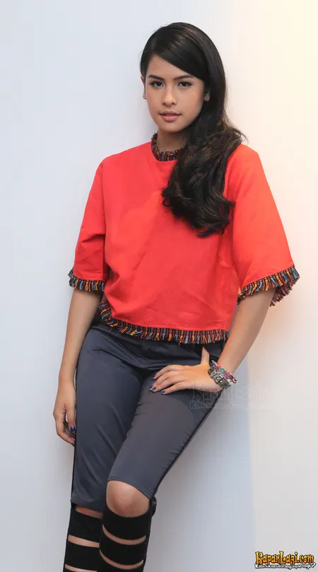 Foto Maudy Ayunda