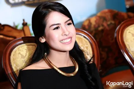Foto Maudy Ayunda