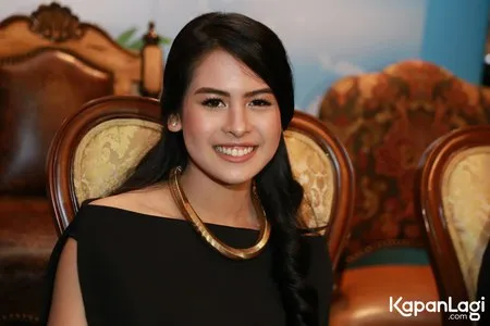 Foto Maudy Ayunda