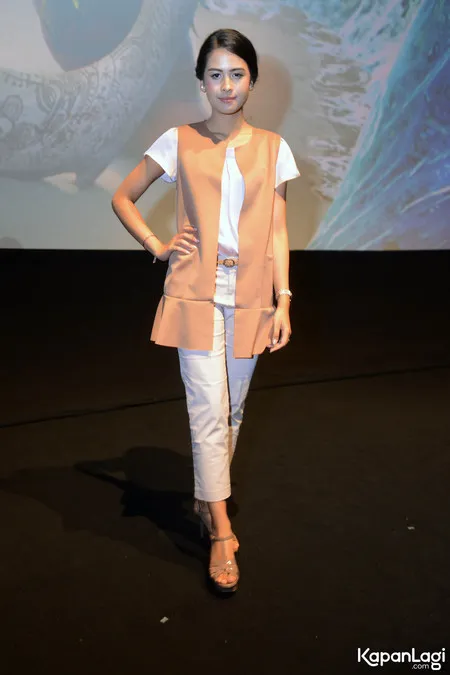 Foto Maudy Ayunda