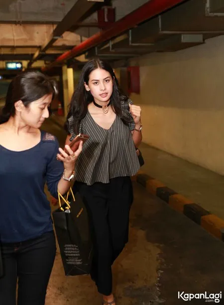 Foto Maudy Ayunda
