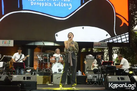 Foto Maudy Ayunda
