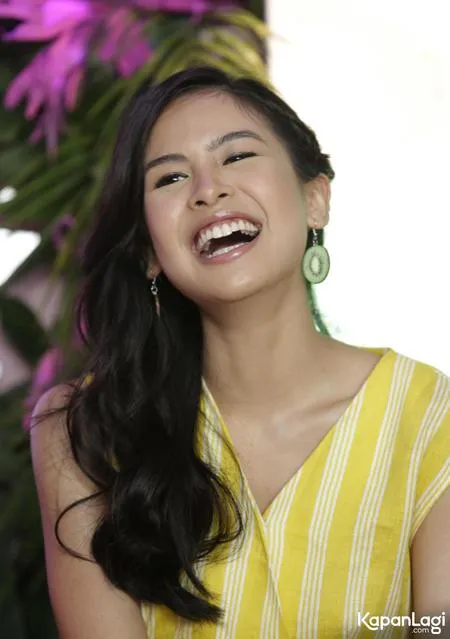 Foto Maudy Ayunda