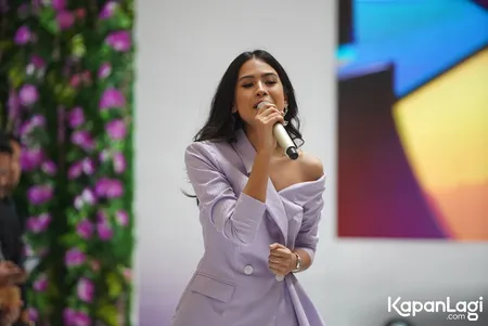 Foto Maudy Ayunda