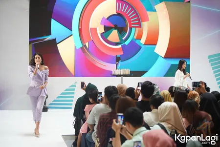 Foto Maudy Ayunda