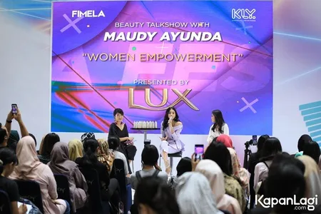 Foto Maudy Ayunda