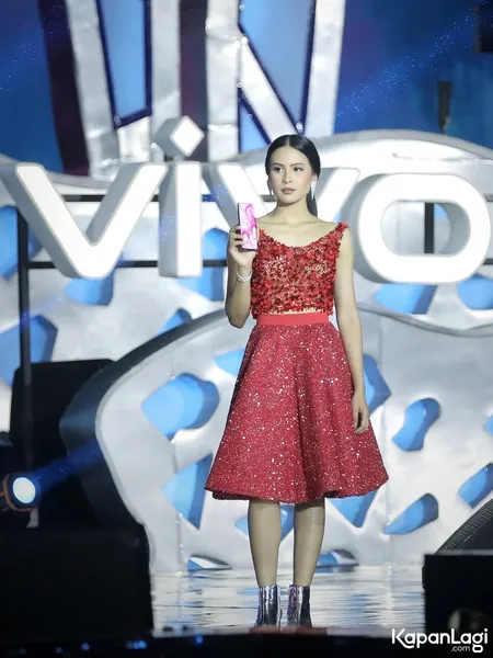 Foto Maudy Ayunda