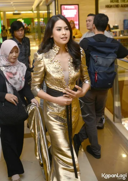 Foto Maudy Ayunda
