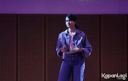 Foto Maudy Ayunda