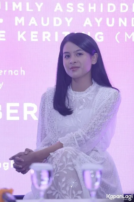 Foto Maudy Ayunda