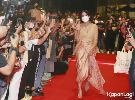 Foto Maudy Ayunda