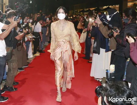Foto Maudy Ayunda