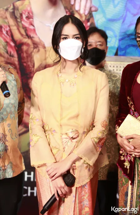 Foto Maudy Ayunda