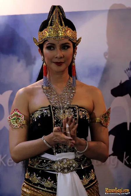 Foto Maudy Koesnaedi