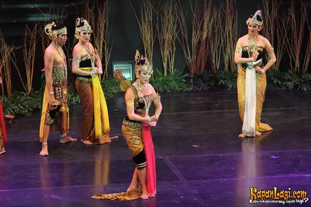 Foto Maudy Koesnaedi