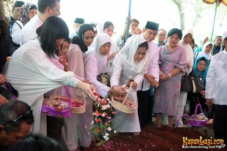 Foto Maudy Koesnaedi