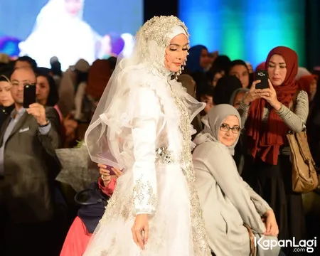 Foto Maudy Koesnaedi