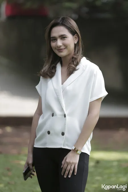 Foto Mayang Yudhitia