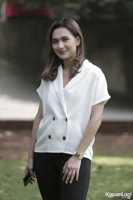 Foto Mayang Yudhitia