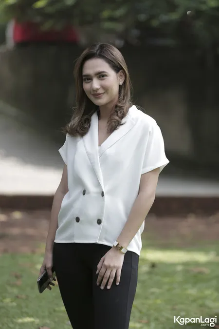 Foto Mayang Yudhitia